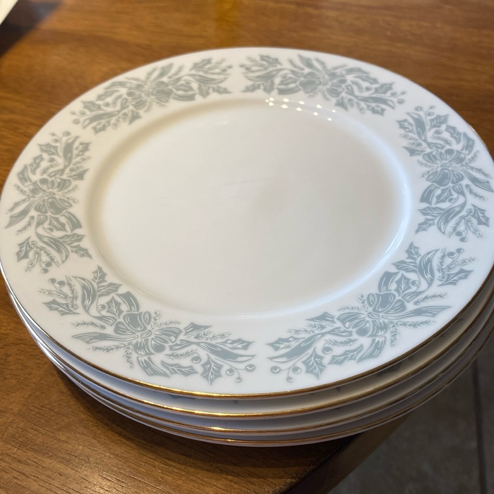 Libbey Tableware silver leaves with gold trim set of 4 salad plates. Like new